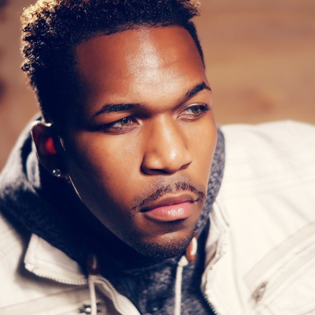 Desmond Dennis - YouTube Musician - The Shorty Awards