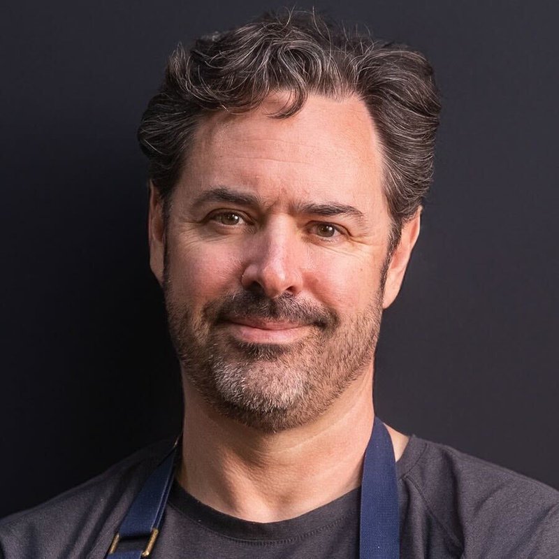 Chris Young Headshot